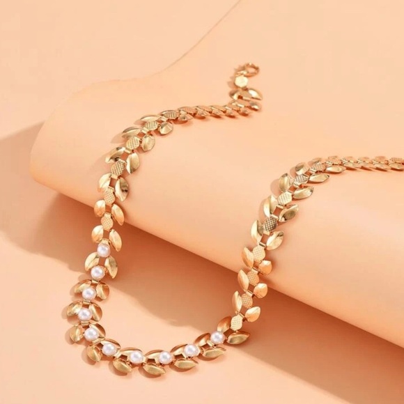 Gold Leaf Pearl Choker Necklace - Picture 2 of 4